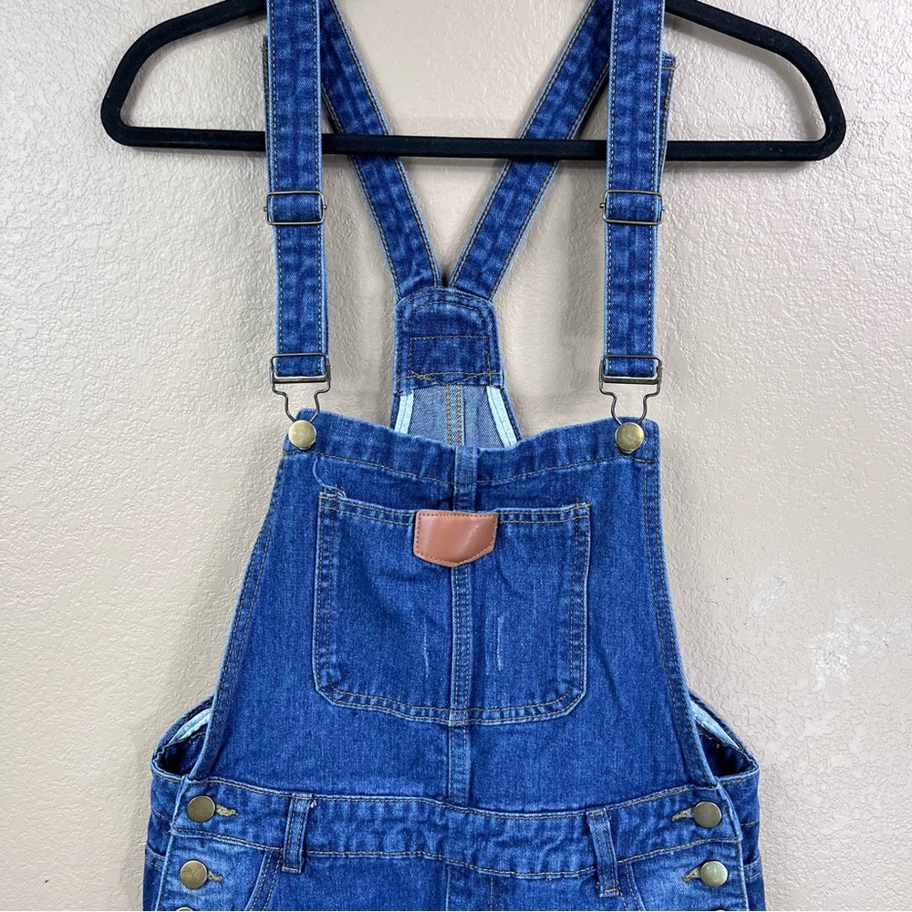 Distressed women’s denim overalls - Picture 2 of 7